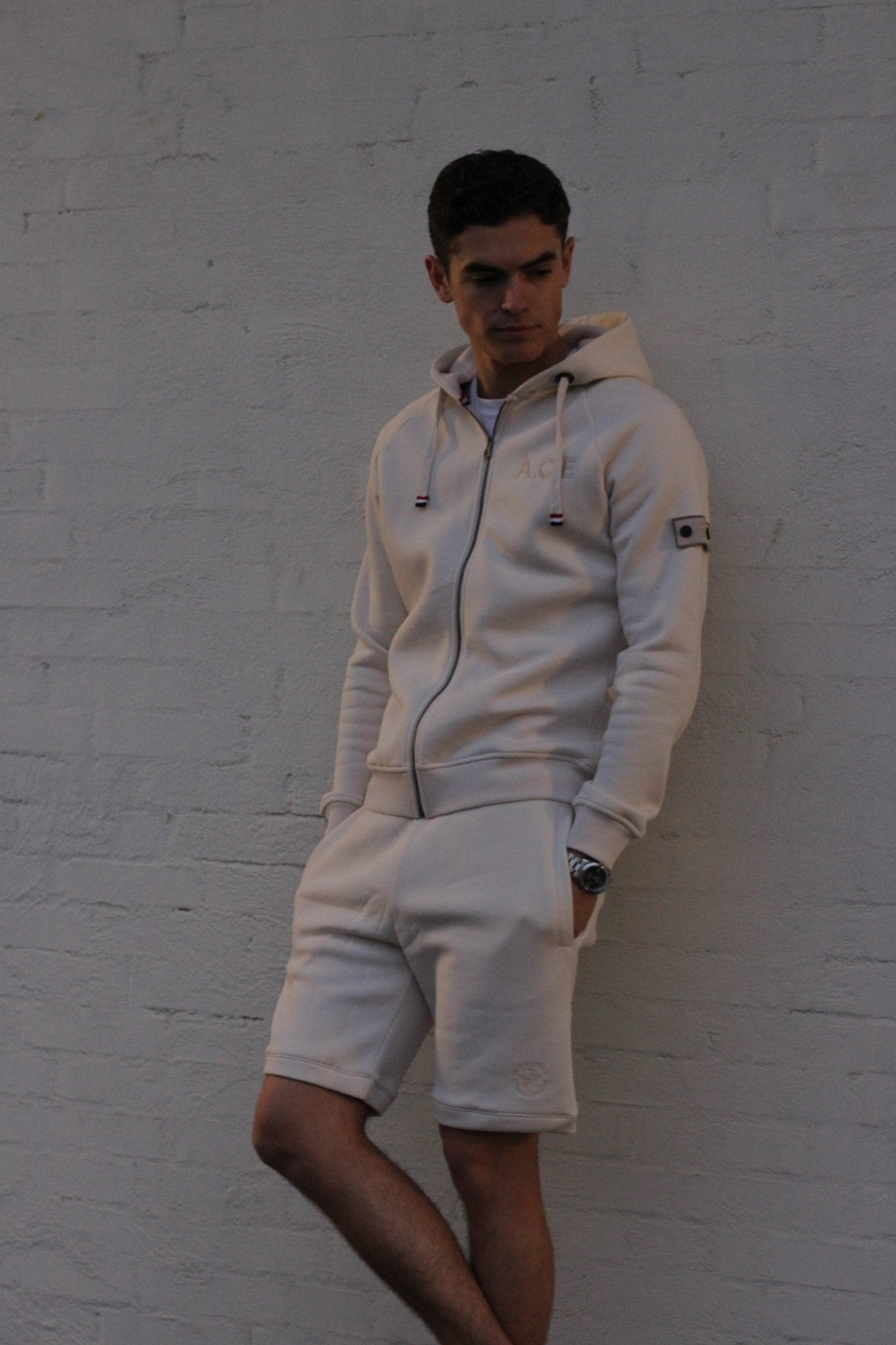 WHITE SWEATSHORTS - Who's ACE